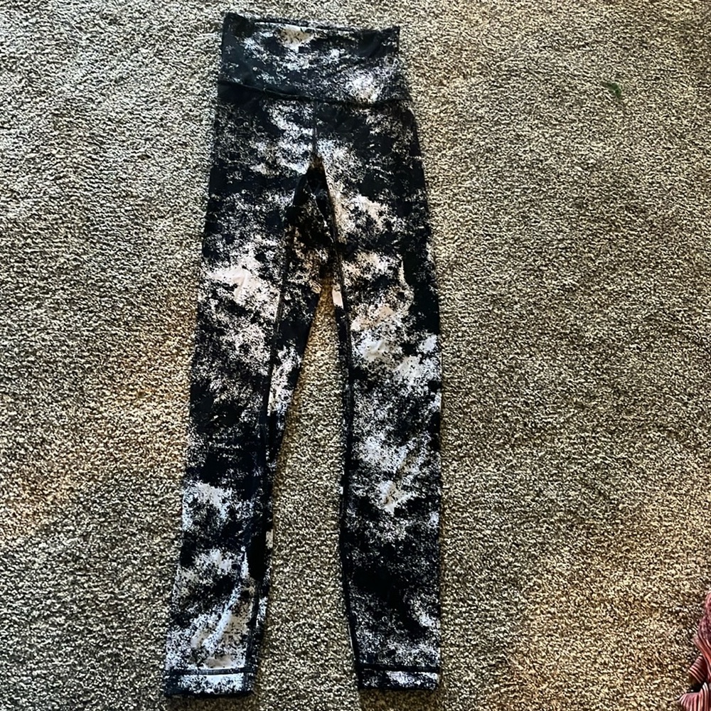 Women’s leggings- lululemon